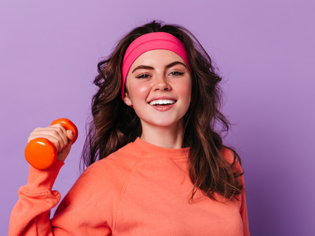 INSTANT CAPILHAIR Perruque Medicale 40 Close Up Portrait Green Eyed Curly Woman Orange Sweater Pink Sports Headband 1